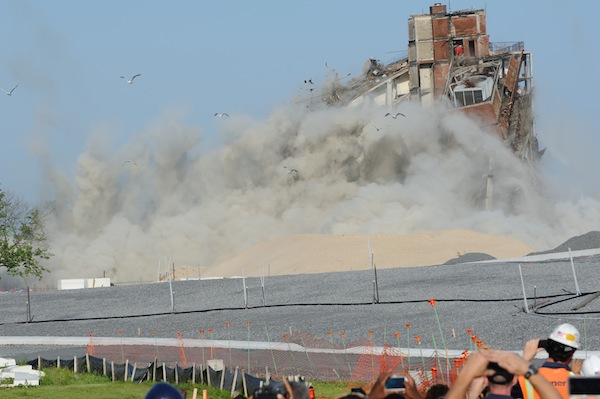 Dynamite! Governors Isle building demolished to make way for park 4 Downtown Express photo by Terese Loeb Kreuzer.