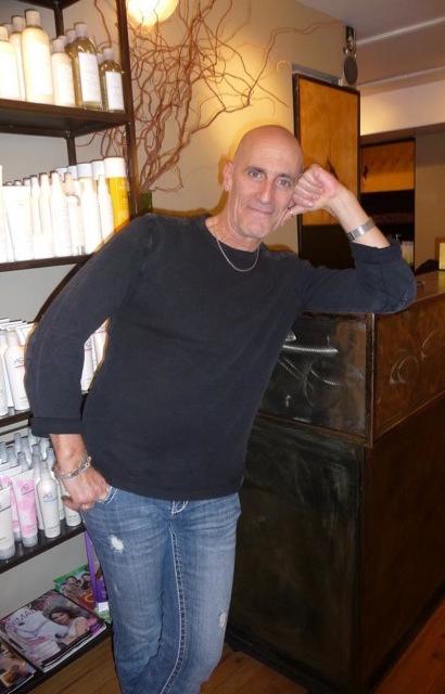 Andrew Gould, the “Mayor of the Upper West Side,” Dies at 60 2 Andrew Gould in his NY Hair Co. salon
