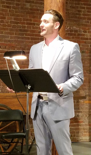 Seaport Report: July 2016 3 Photo by Janel Bladow Tenor Glenn Seven Allen joined the Knickerbocker Chamber Orchestra for a fun night at the South Street Seaport Museum gallery.