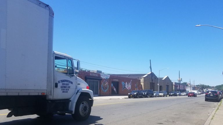 AMREHUNT180723_0VI_WEB