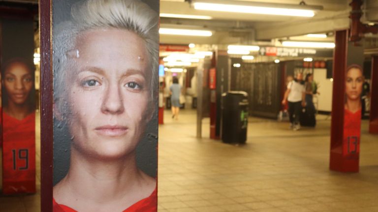 amNWHATE190710_photos