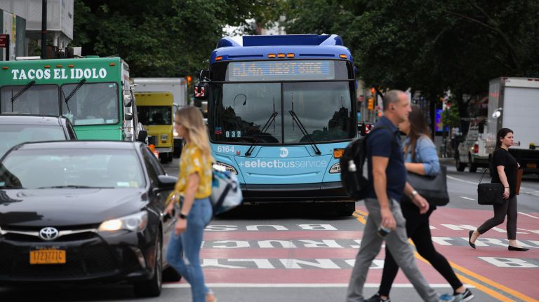 amNWBUS190806_photos