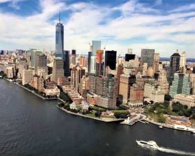Battery Park City again leads Manhattan and America with the highest average rent: report 2 An aerial view of New York