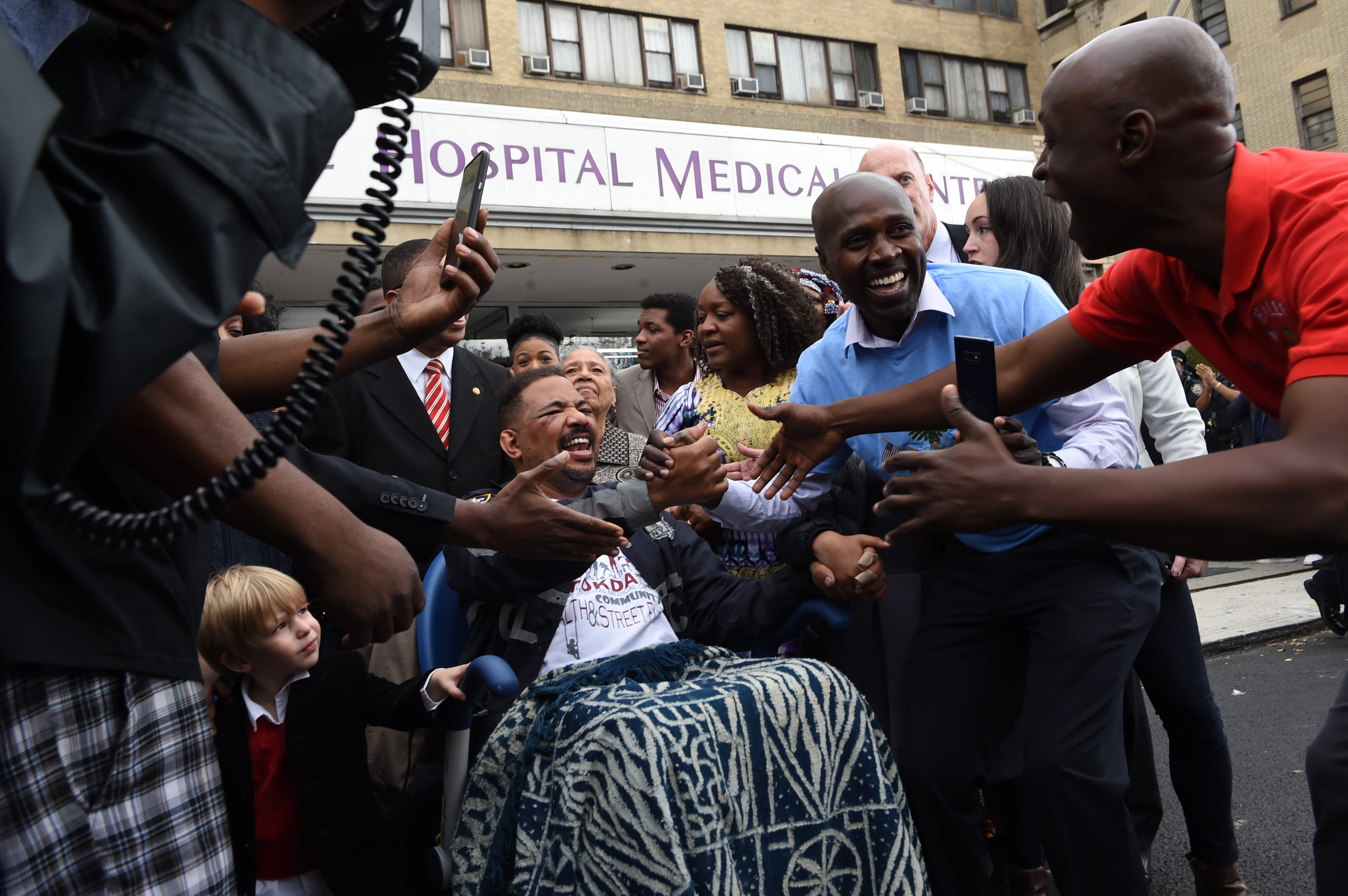 Cop slammed in head with chair heads home 2