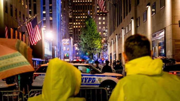 De Blasio: plans to expand pedestrian space on Fifth Avenue are 'premature' 4