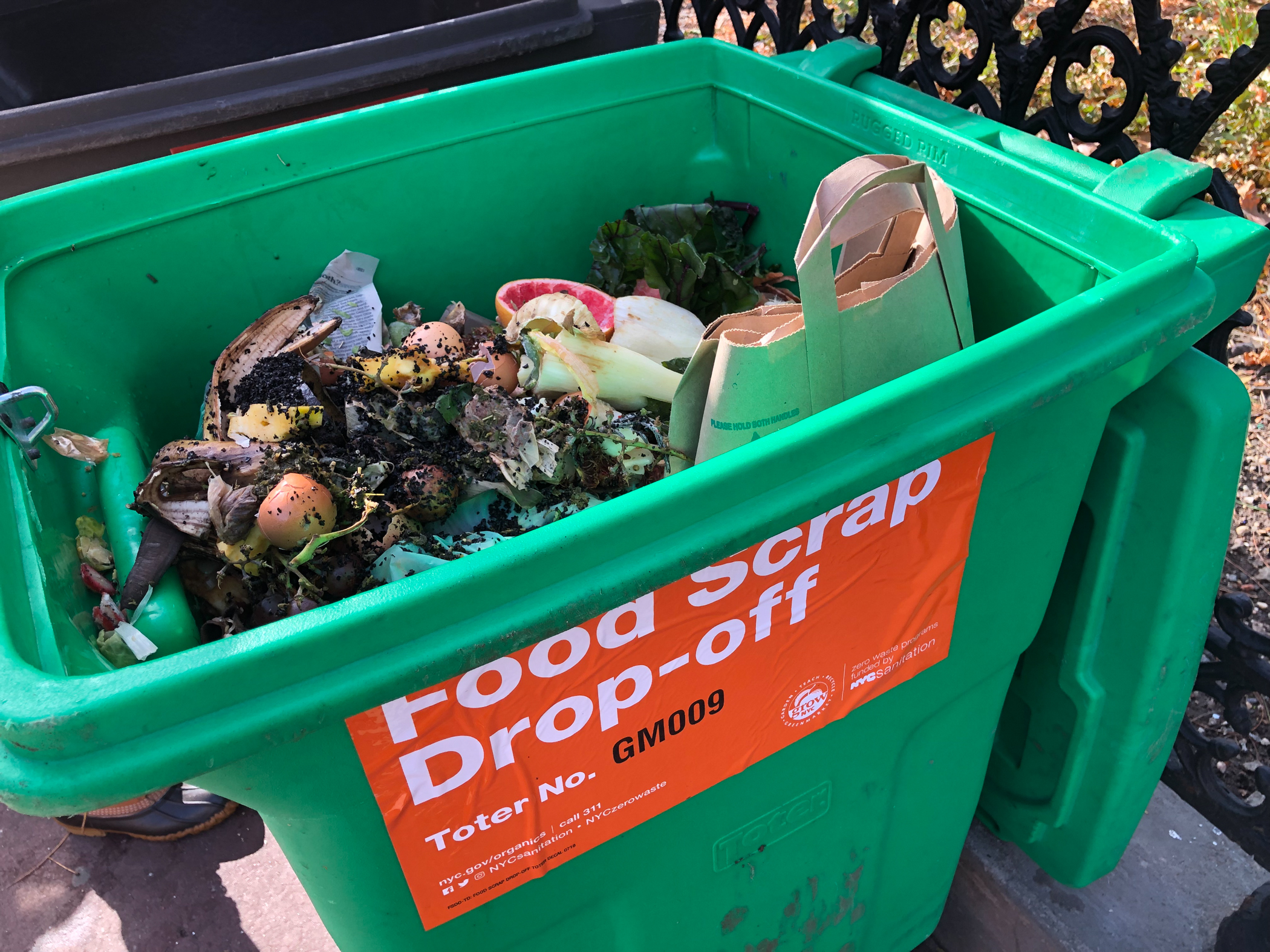 Compost drop-off: Tribeca-style 3