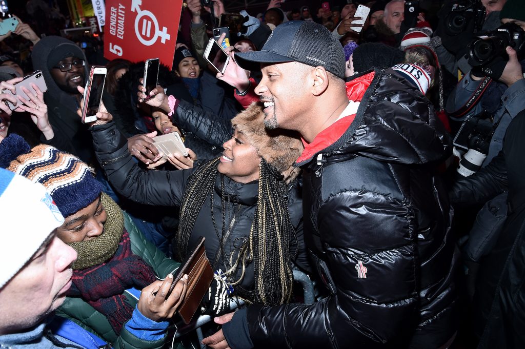 Will Smith joins hundreds at outdoor Times Square homelessness fundraiser 3