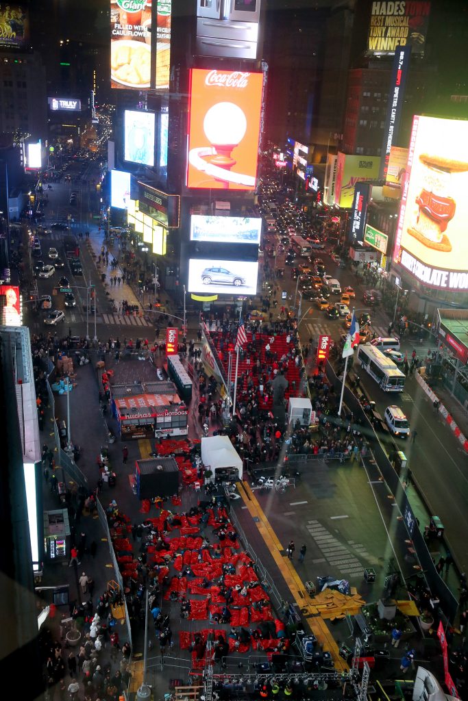 Will Smith joins hundreds at outdoor Times Square homelessness fundraiser 4