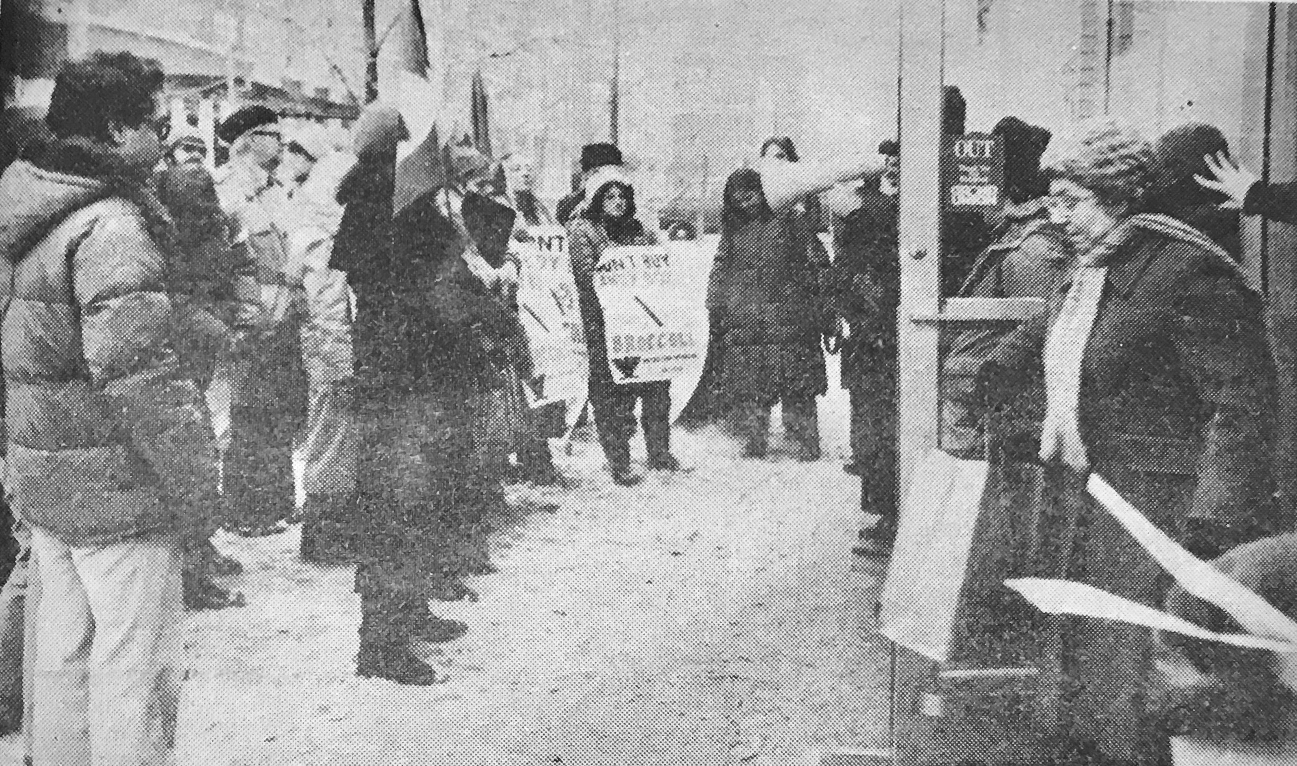 Manhattan Snaps: Protest outside supermarket in 1982 2