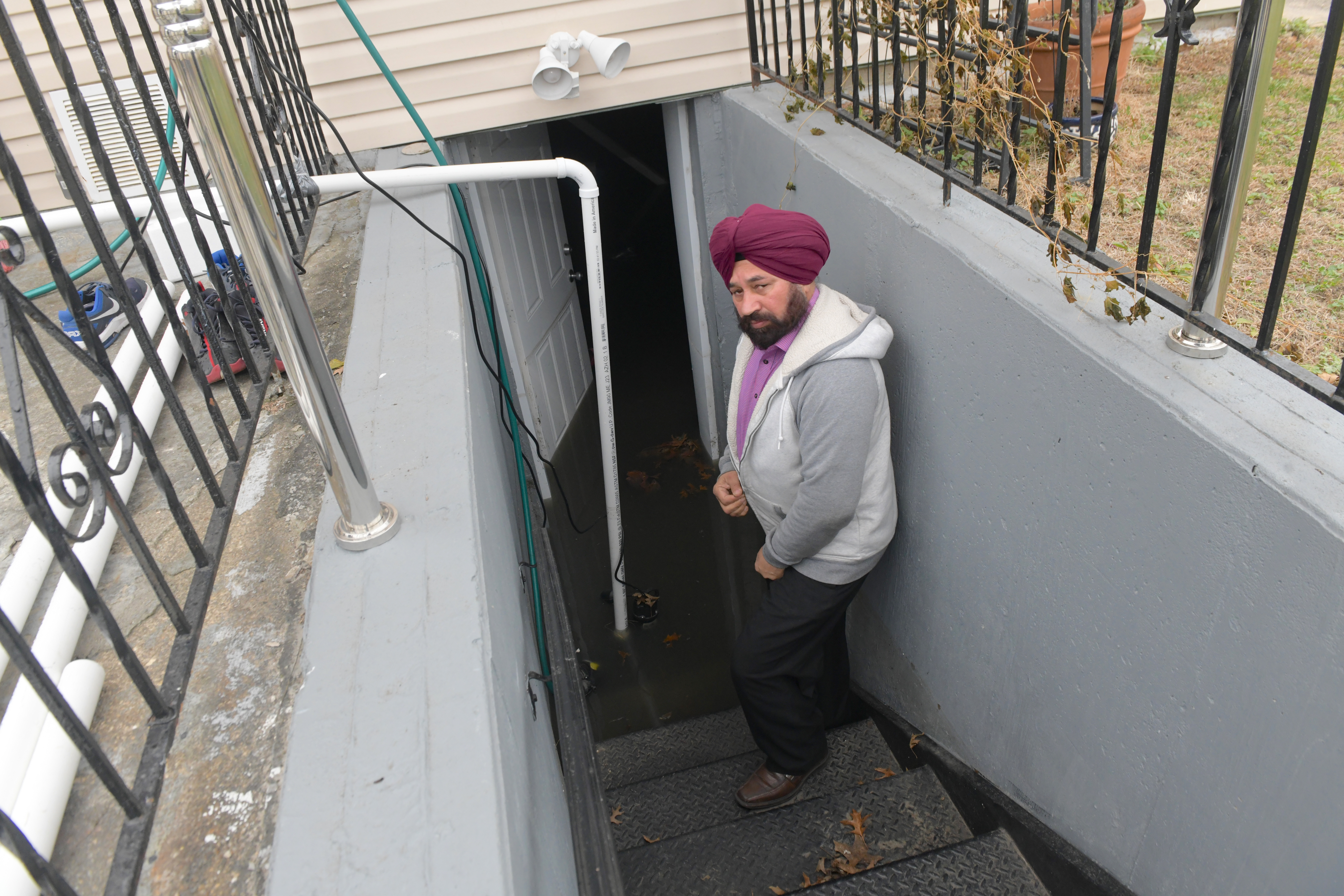 'Everything in there is gone': Queens homes ruined by massive sewage spill 4