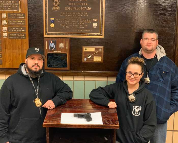 Queens man cuffed for trying to ditch loaded gun on a Brooklyn train track 3