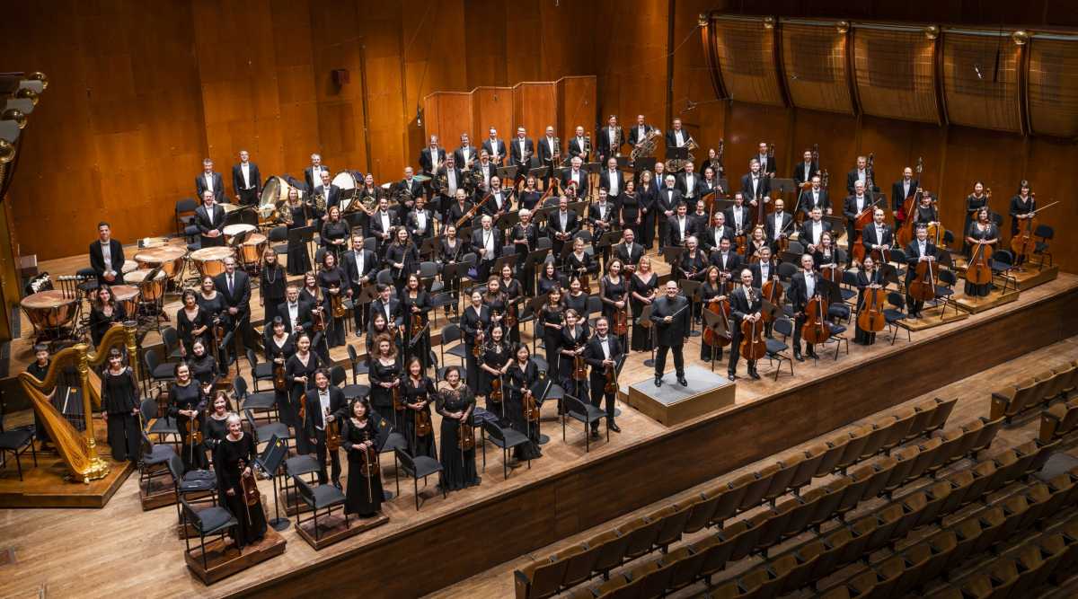orchestra-portrait-by-chris-lee-full