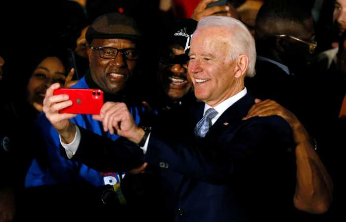 Biden takes aim at Sanders before U.S. Democratic Super Tuesday contests 3