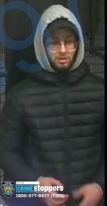 Armed crook robs men on back-to-back days in Manhattan 3