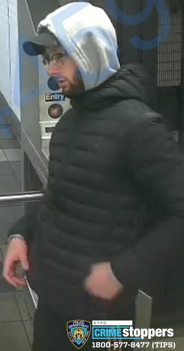 Armed crook robs men on back-to-back days in Manhattan 2