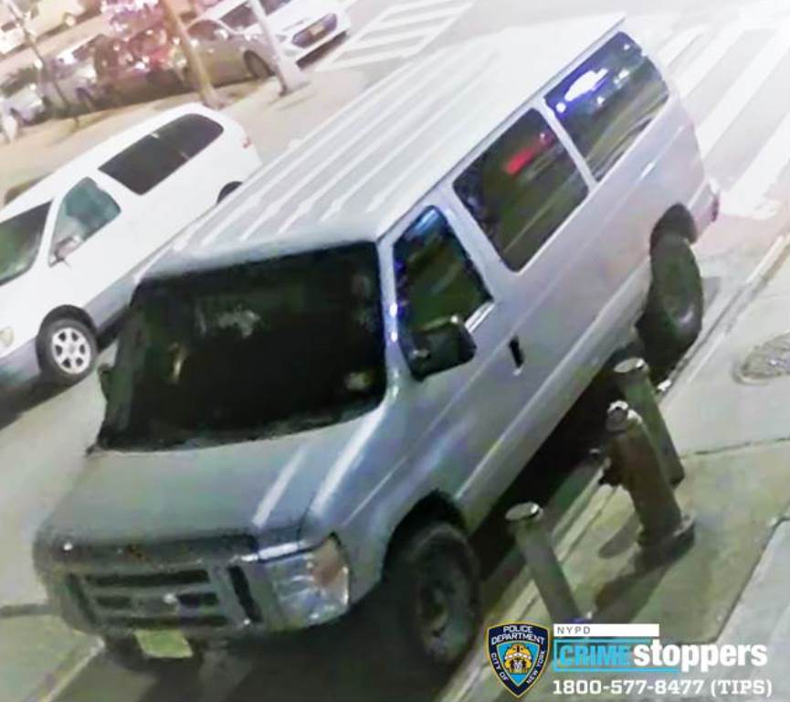 Five suspects sought stealing cash and shoes in knifepoint robbery in Manhattan: cops 3