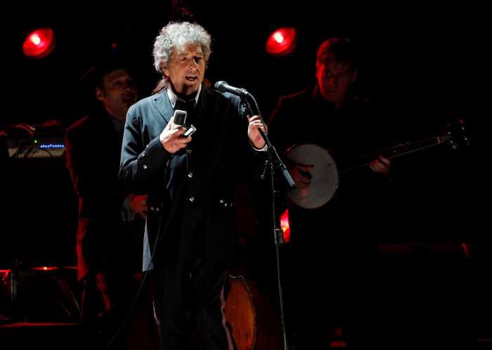 Bob Dylan announces first album of new music since 2012 8