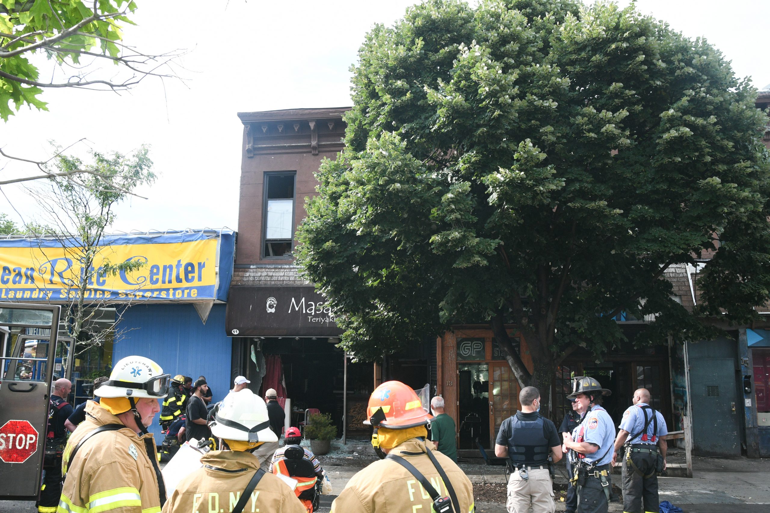 Two-alarm fire breaks out at Brooklyn restaurant that was closed during pandemic 2