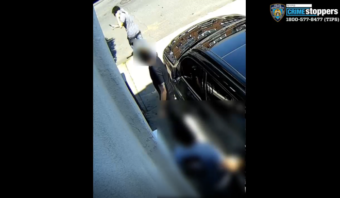 Suspect sought for slashing victim during robbery attempt in Brooklyn: cops 5