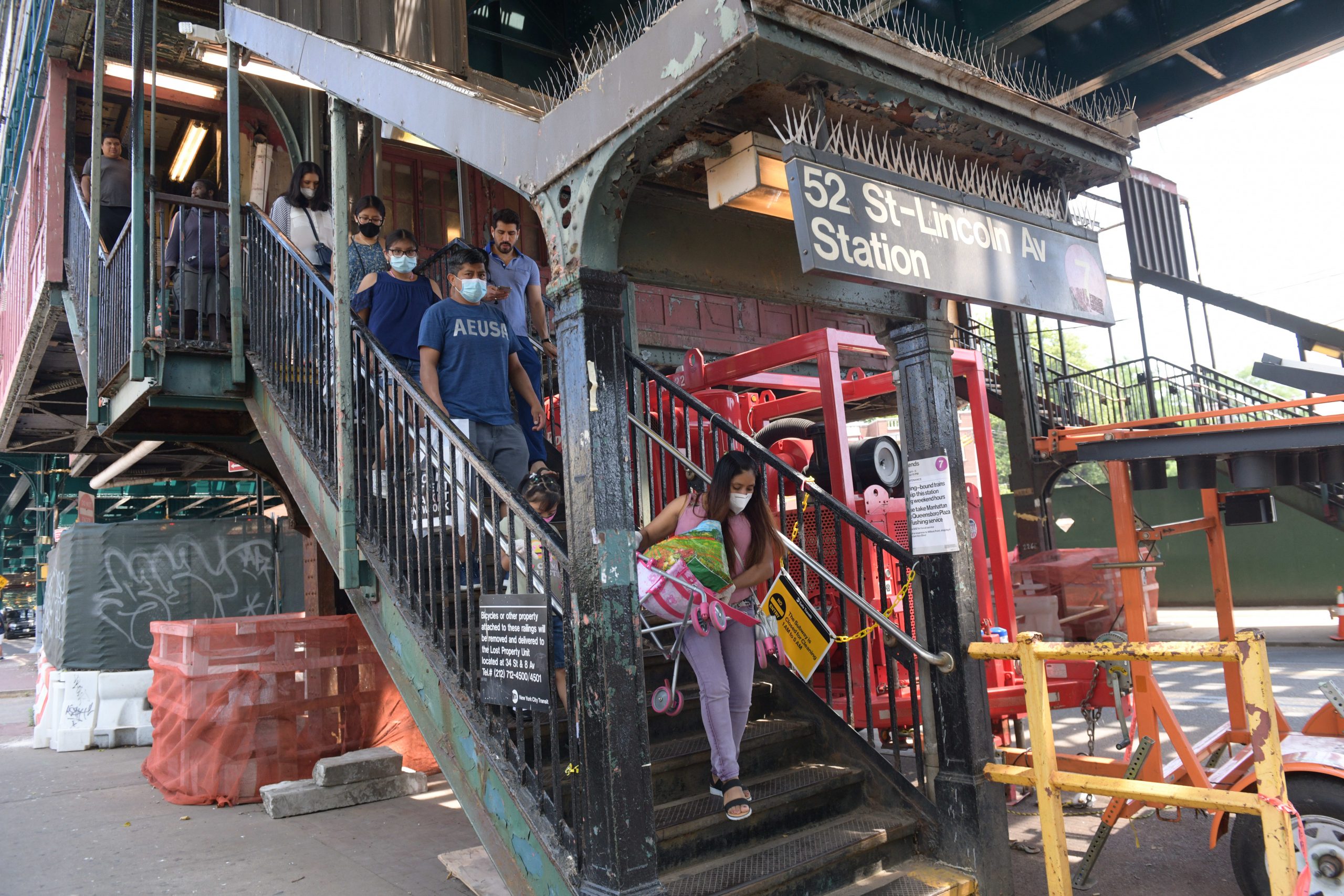 Two men stabbed at Queens train station, cops question suspect 3