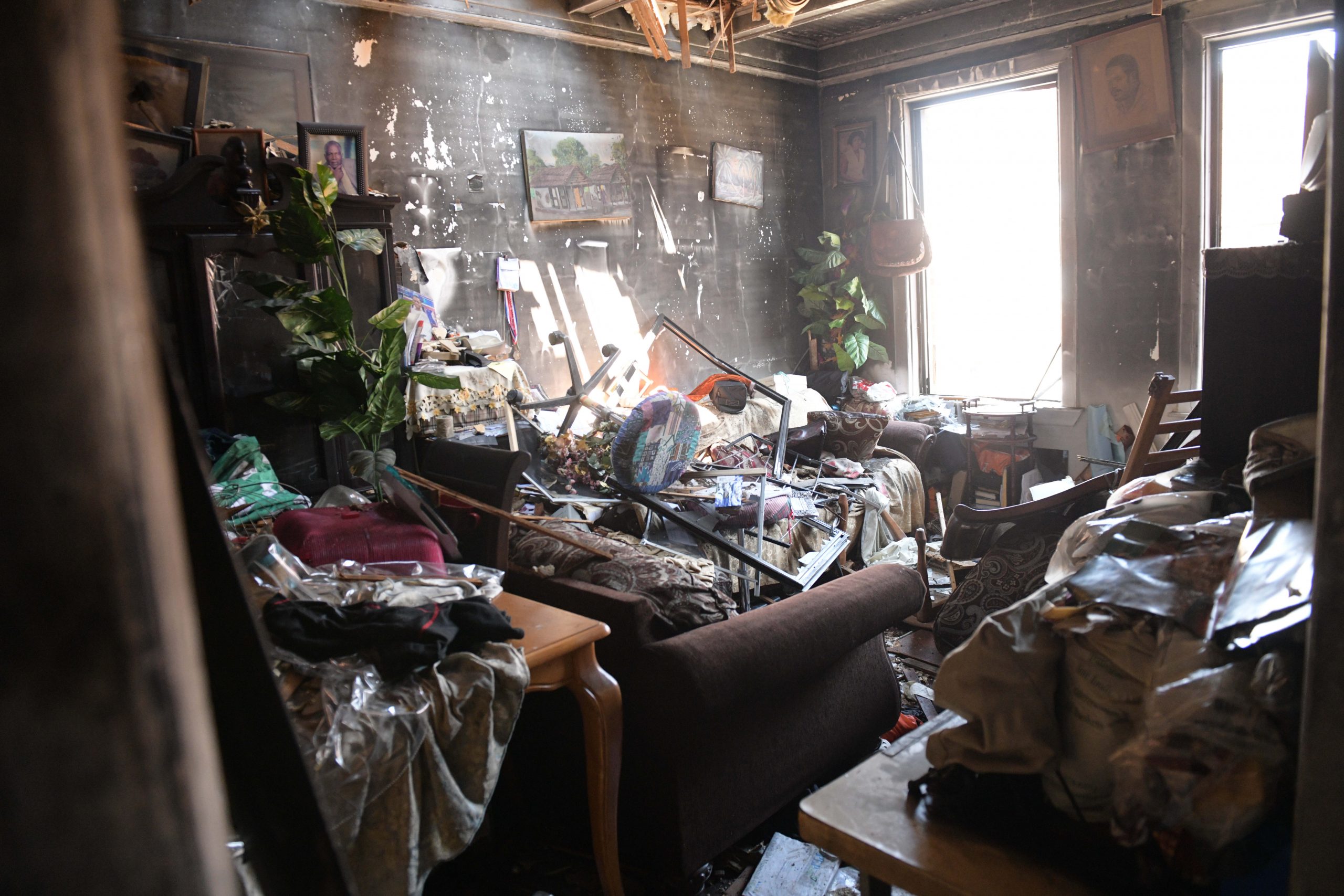 Two killed, two rescued from fast-moving Brooklyn fire: FDNY 3