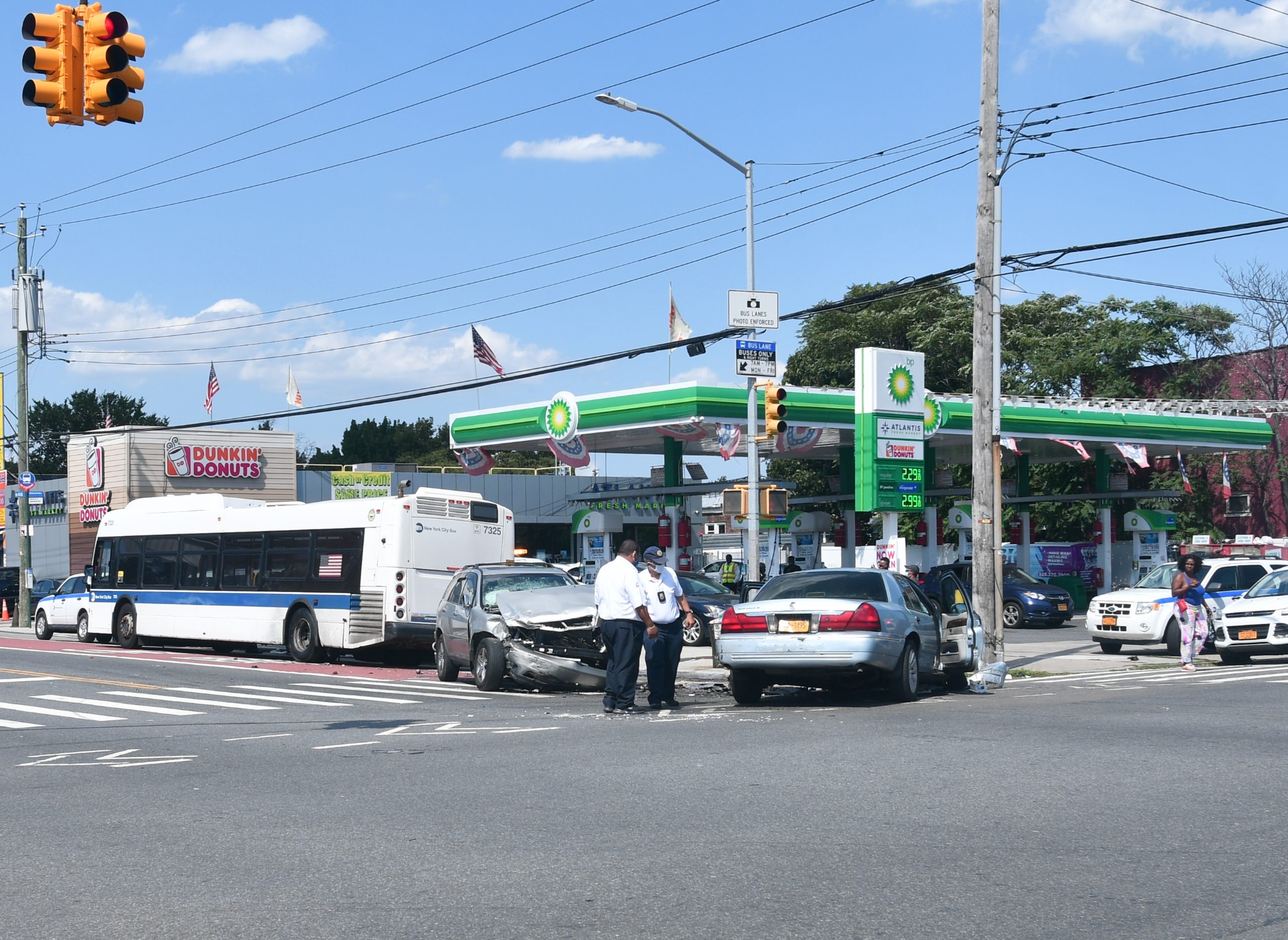 Multi-car Brooklyn crash with MTA bus leaves 9 people injured 2