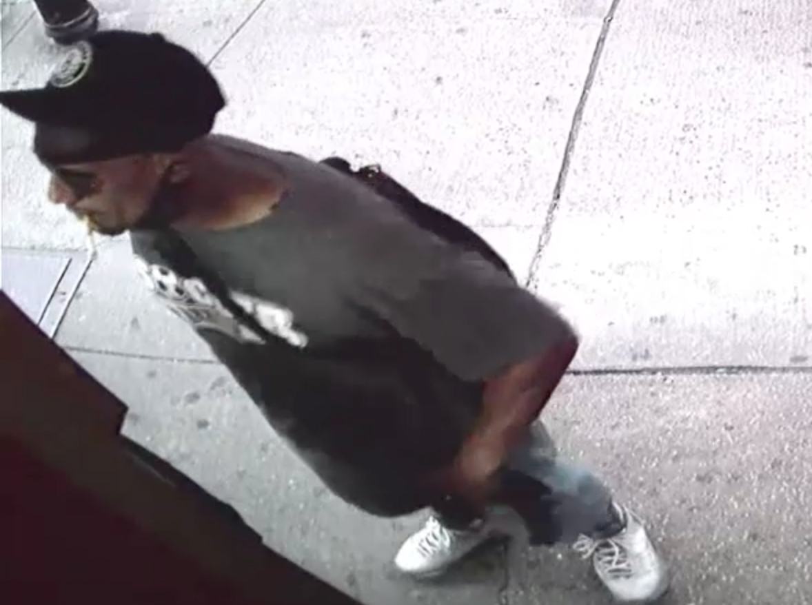 Scooter-riding crooks sought for armed robbery at Chinatown grocery store 2