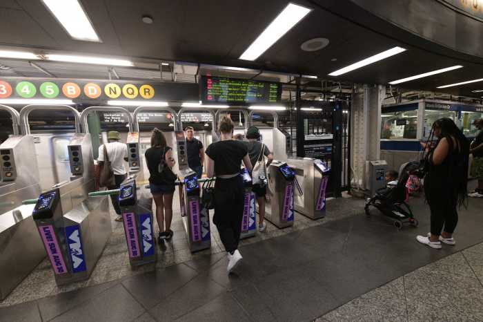 'They're sucking us all dry': Straphangers in Brooklyn blast MTA doomsday plan 7