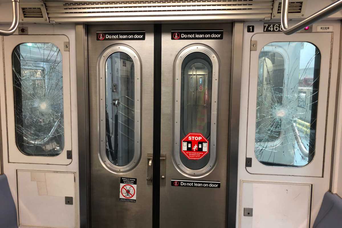 080520_7_train_smashed_windows.0.0