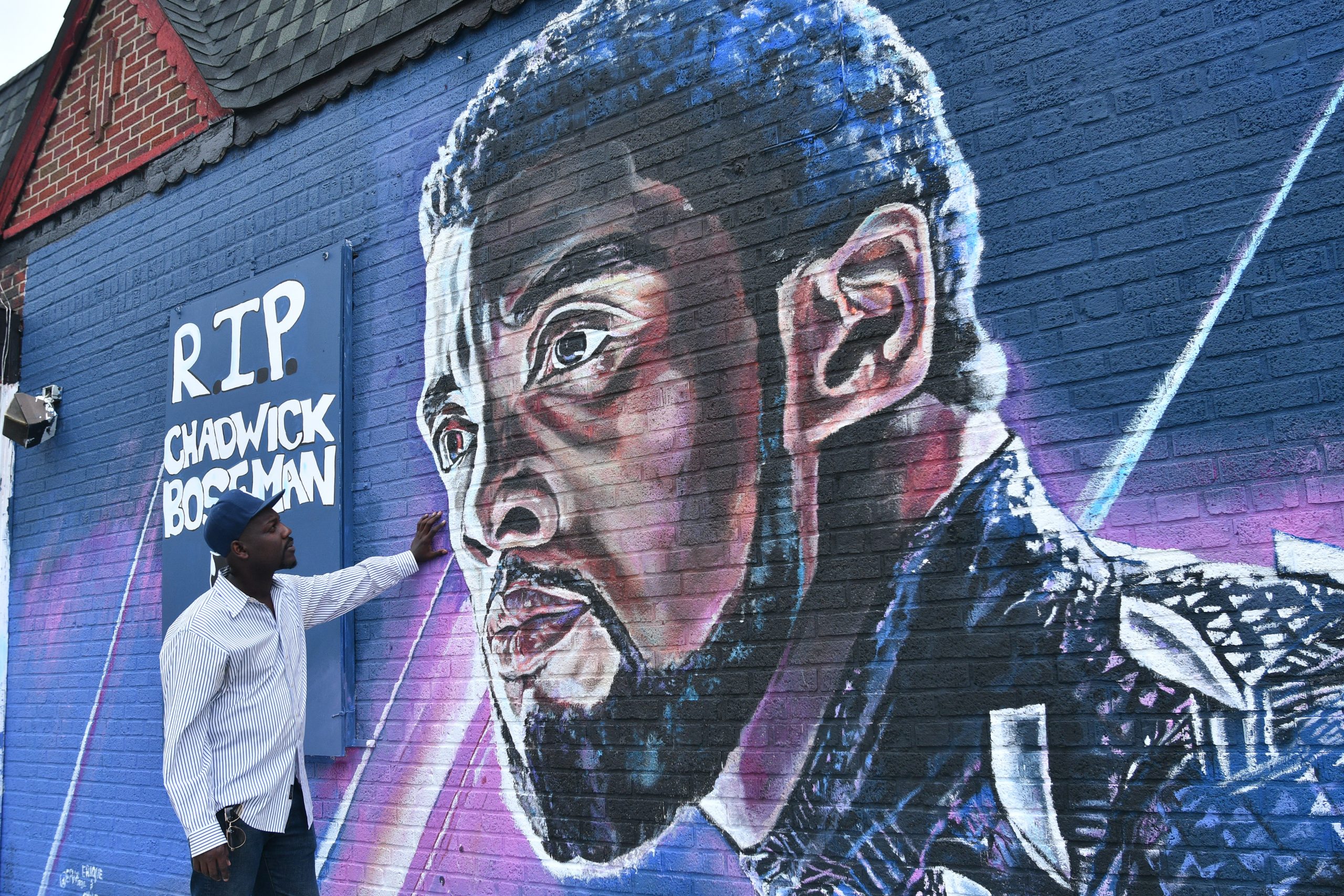 Mural of the late Chadwick Boseman brightens up Brooklyn community 2