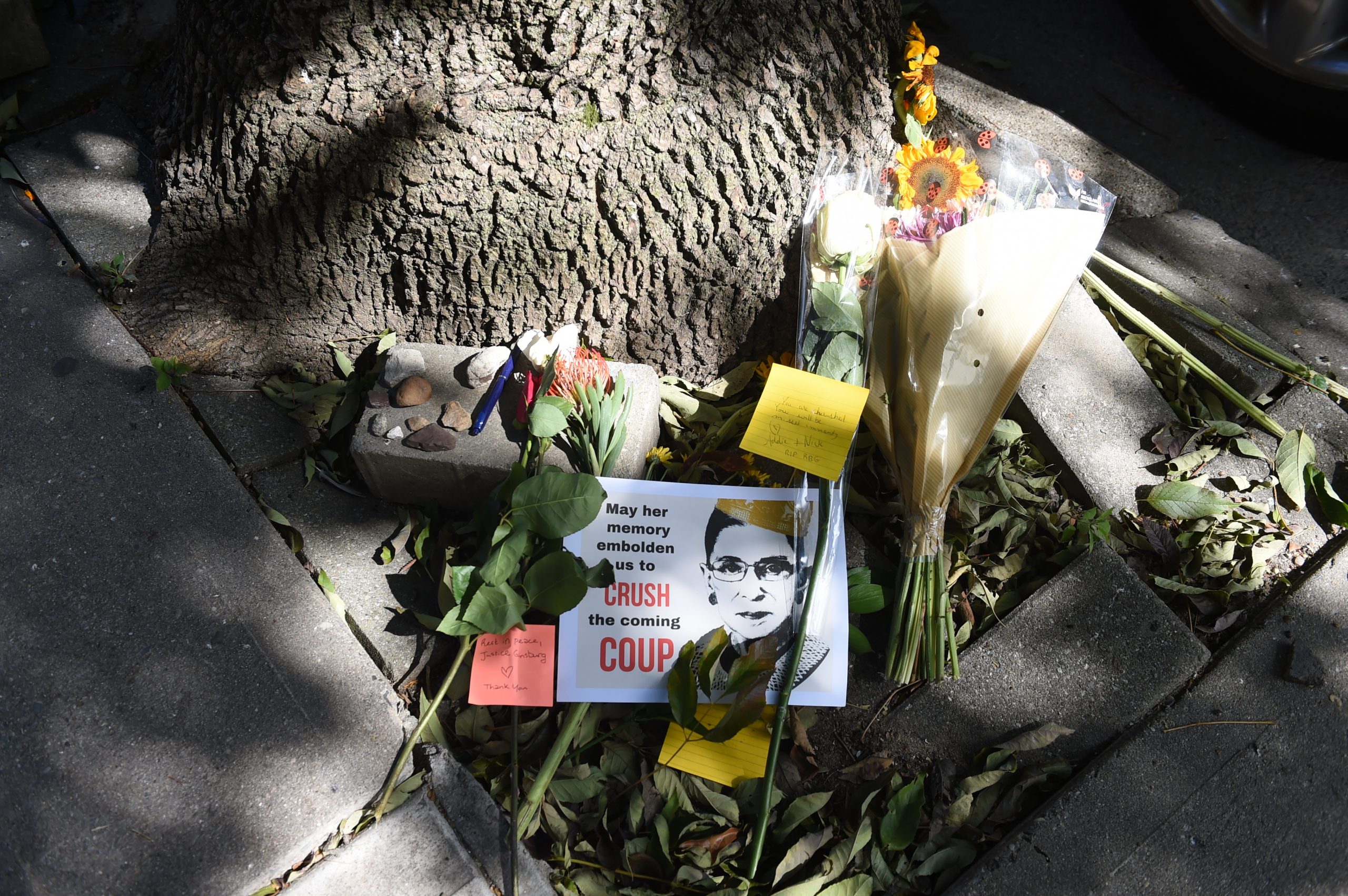 Brooklyn locals honor and remember 'Notorious RGB' at former Midwood home 5