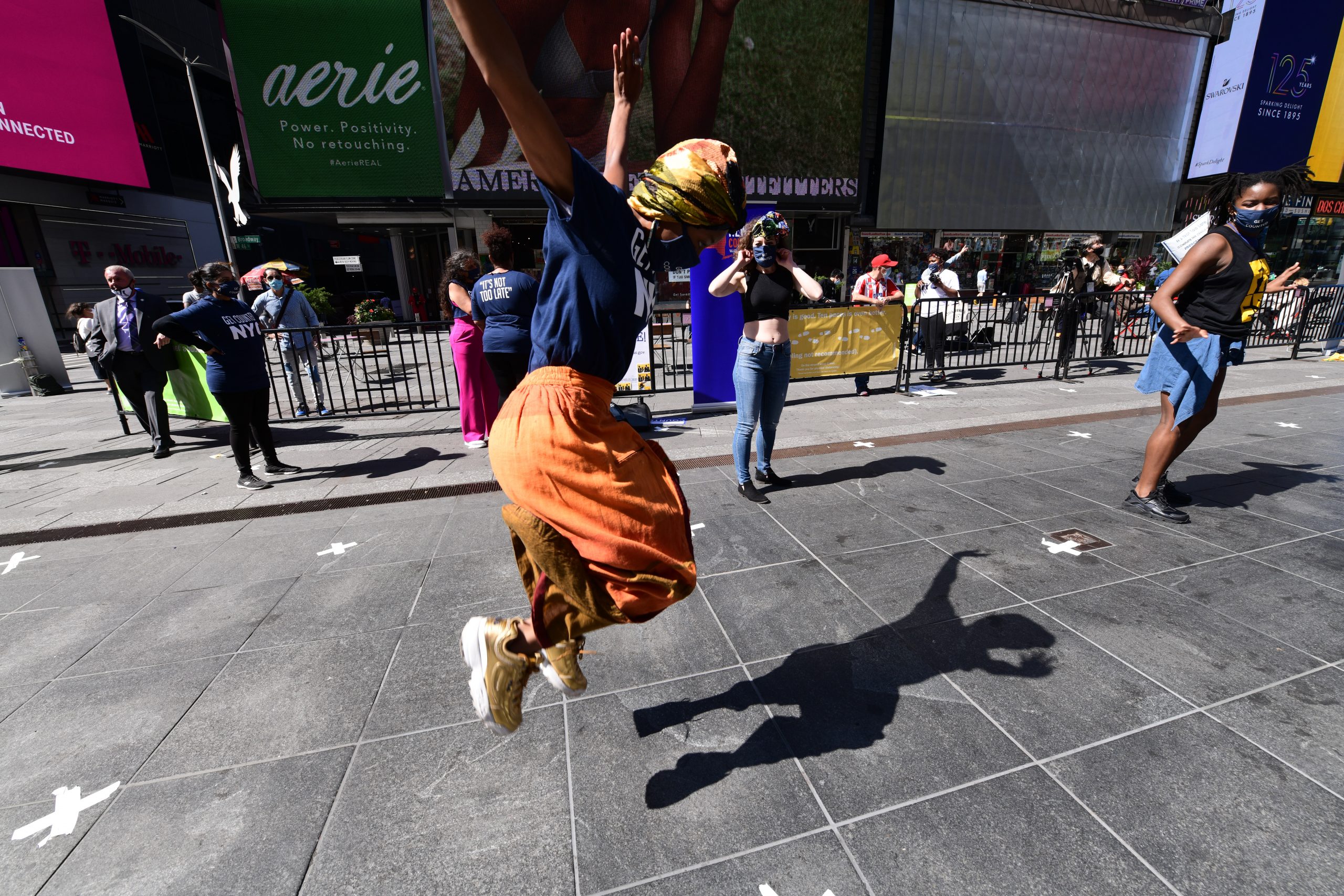 Flash mob's Census sign-up dance in Times Square brings some fun back to Midtown 3