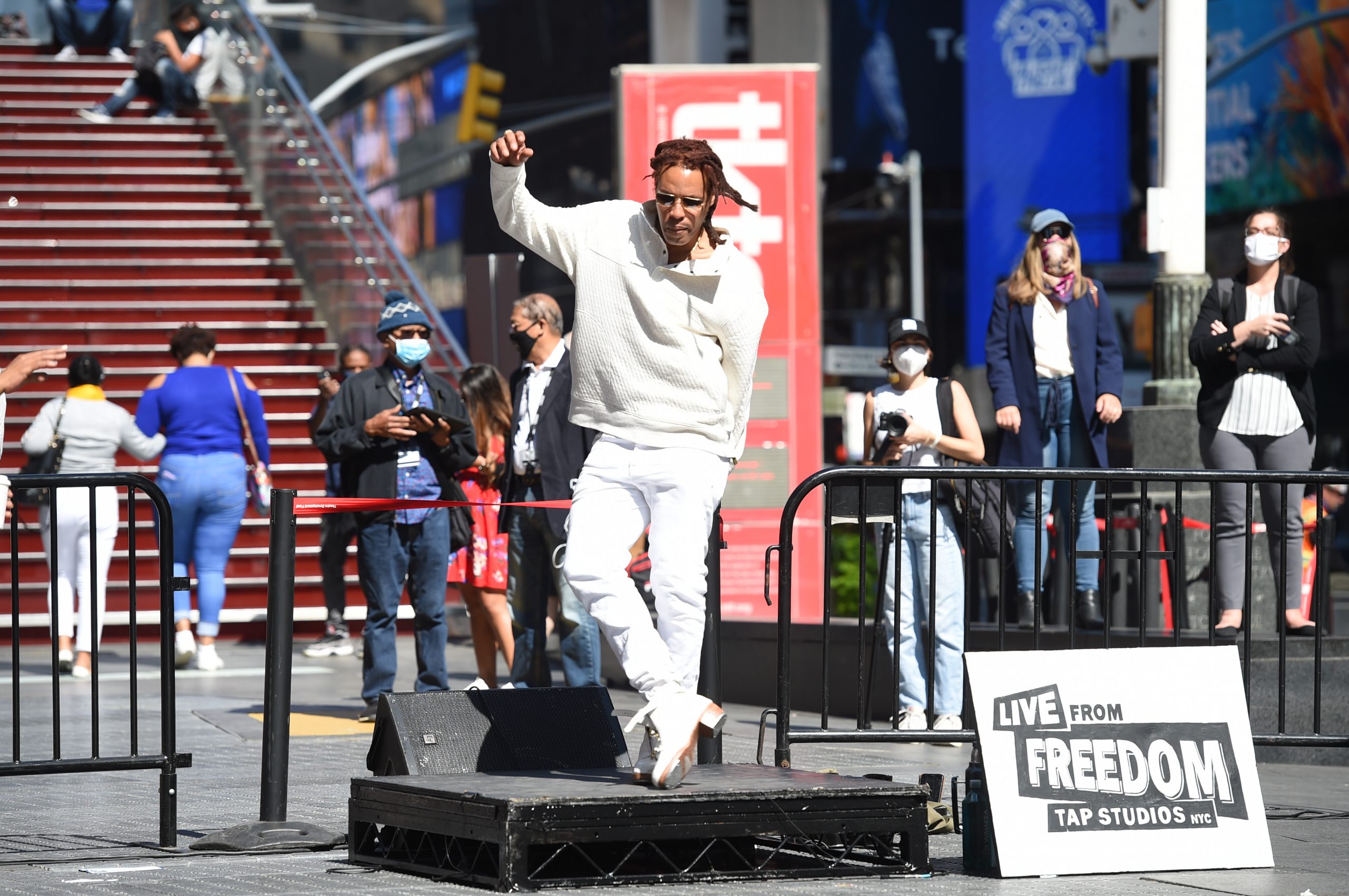 Flash mob's Census sign-up dance in Times Square brings some fun back to Midtown 2