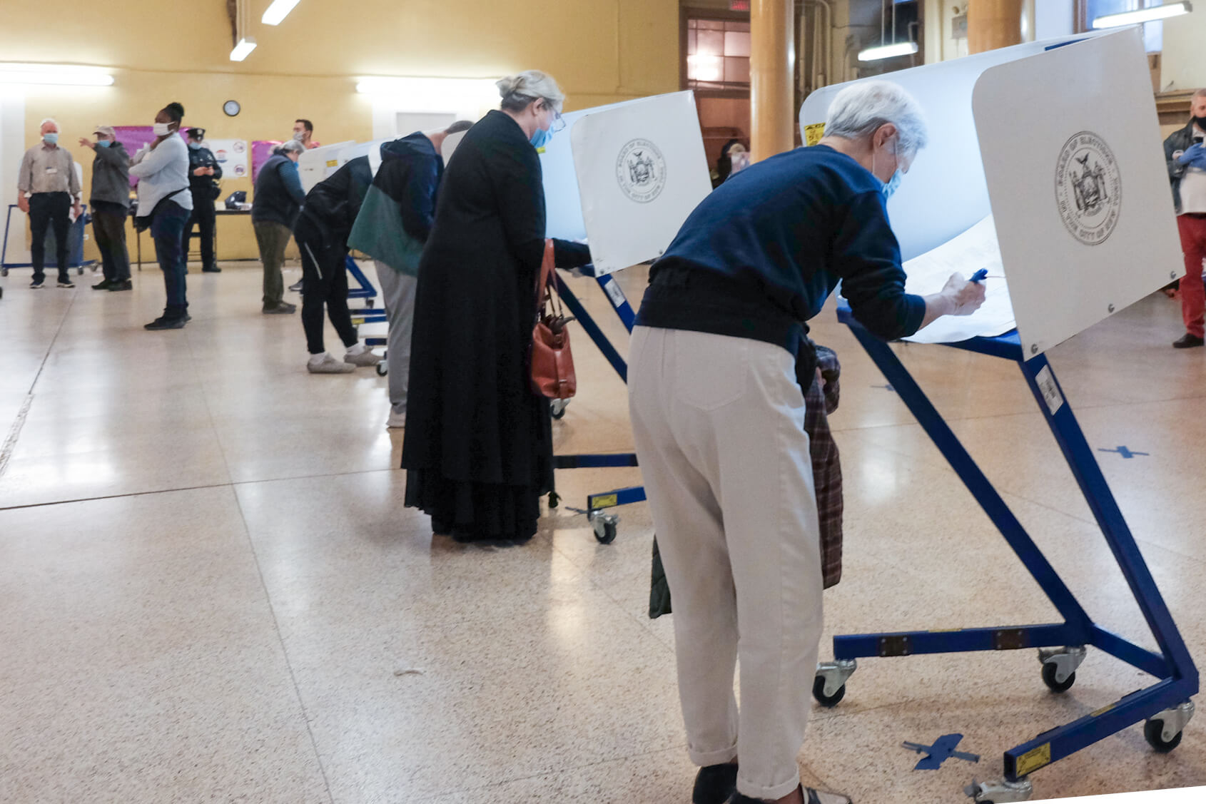 THEY VOTED: More than 93,000 New Yorkers cast ballots on first day of early voting 7