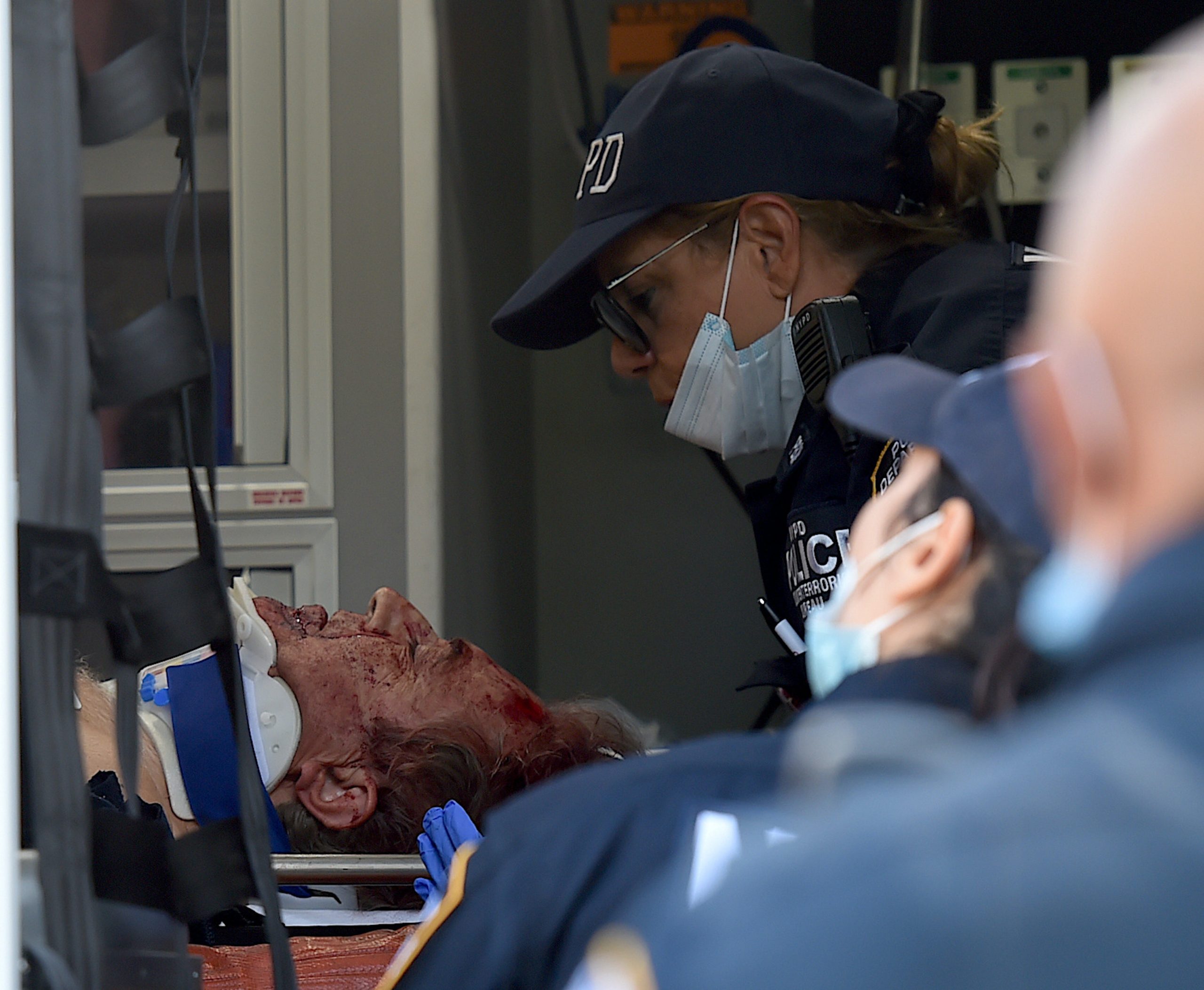 BREAKING: Seaplane crashes into Queens pier, killing woman, critically injuring two men 2