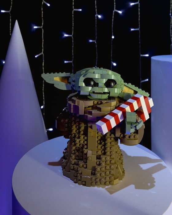 Empire State Building unveils holiday plans and new 'Star Wars' themed window display 5 ESB Holiday