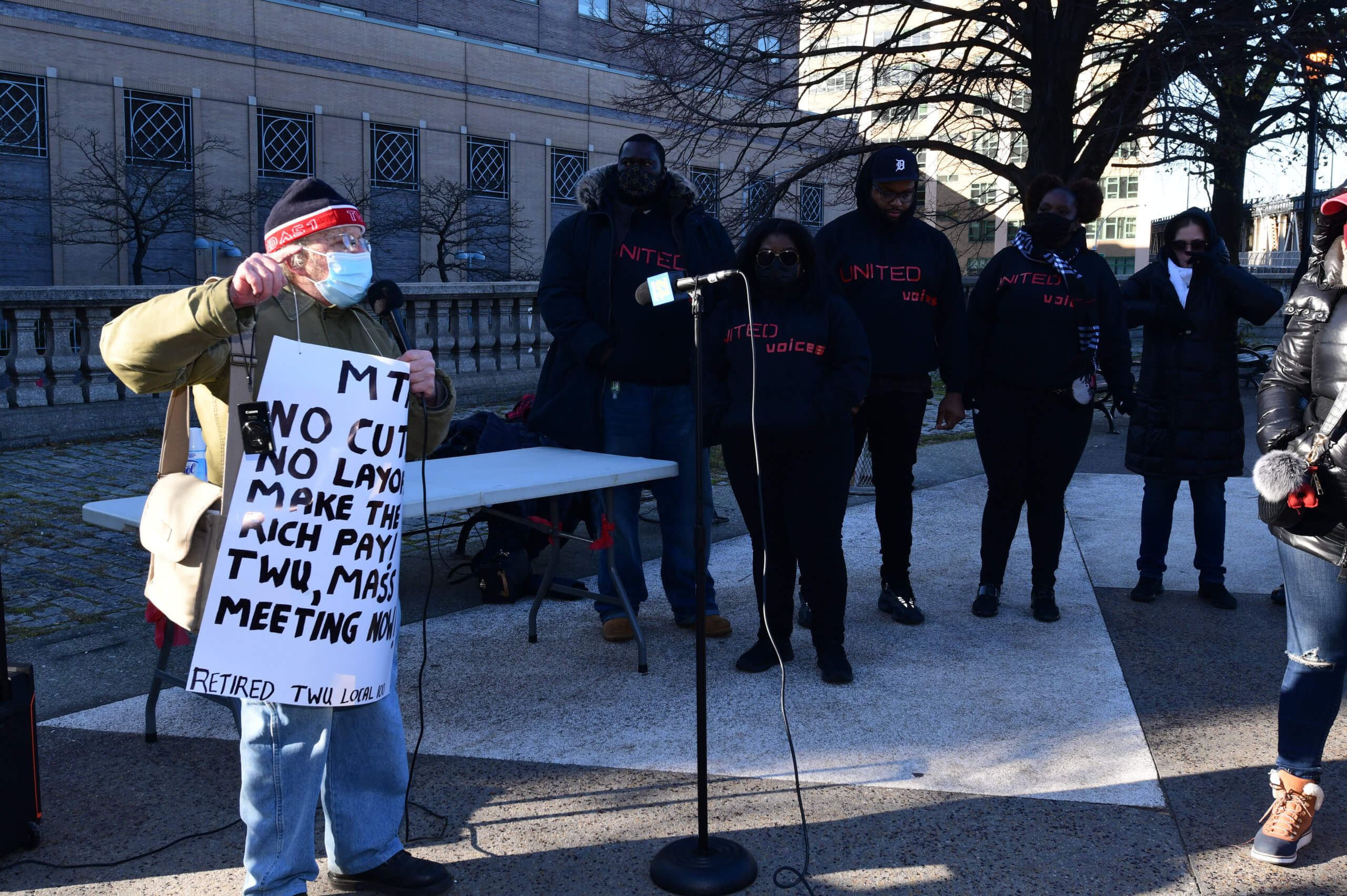 Station clerks worry about their jobs as MTA talks layoffs 4