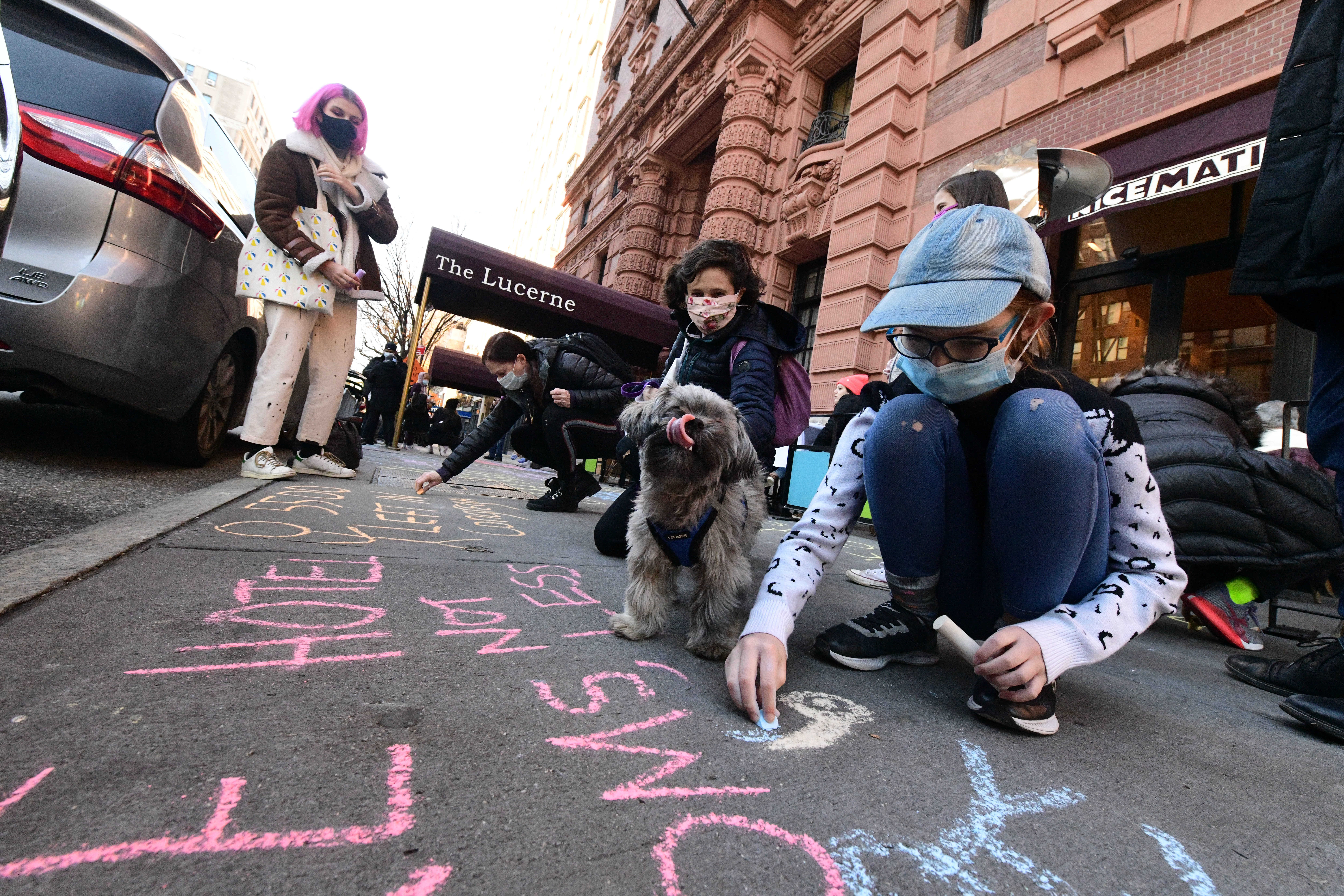 Chalk drawings go round the corner in support of homeless at Manhattan's Lucerne Hotel 2