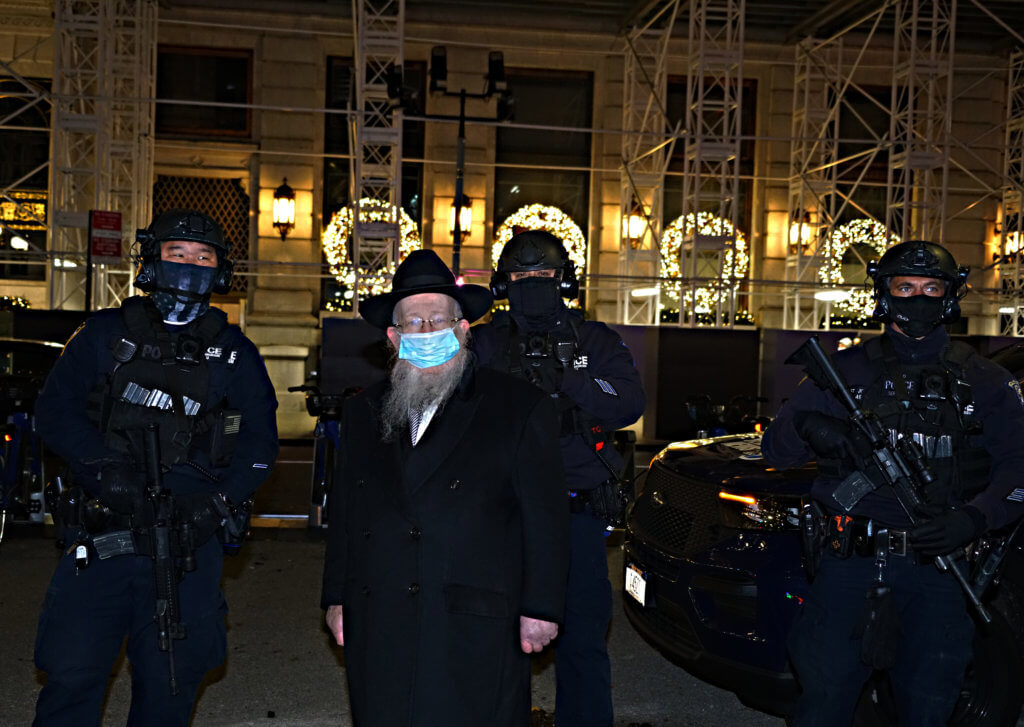 World largest menorah is lit in Midtown on first night of Hanukkah 4