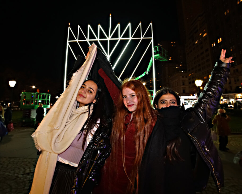 World largest menorah is lit in Midtown on first night of Hanukkah 2