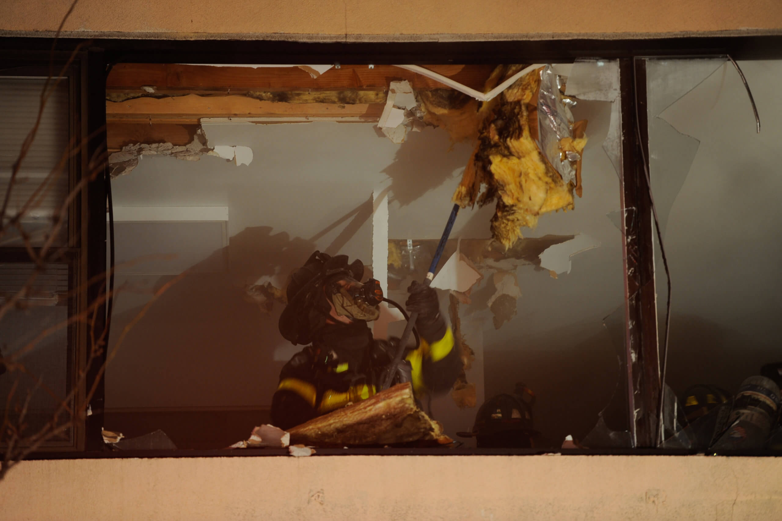 Massive seven-alarm blaze in Queens injures seven firefighters 3