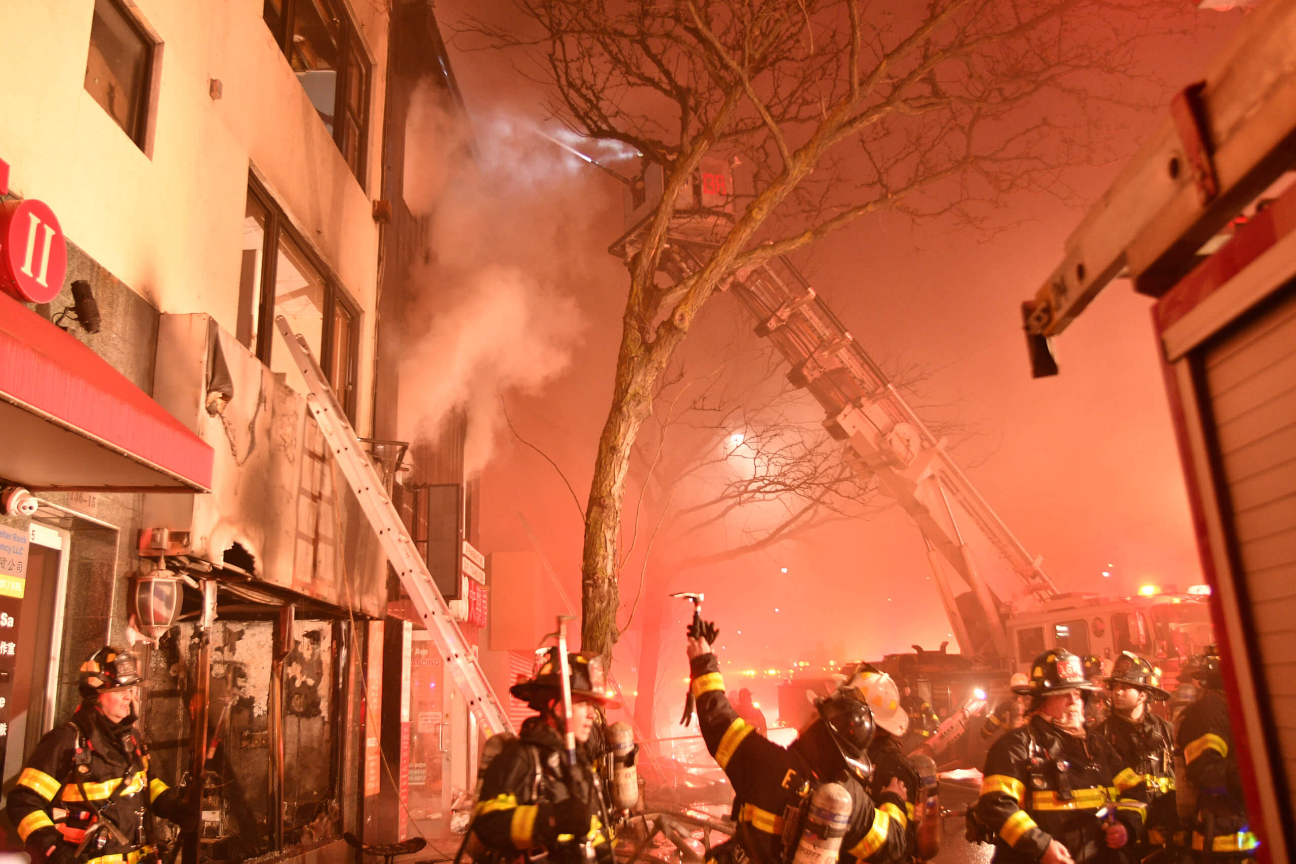 Massive seven-alarm blaze in Queens injures seven firefighters 2