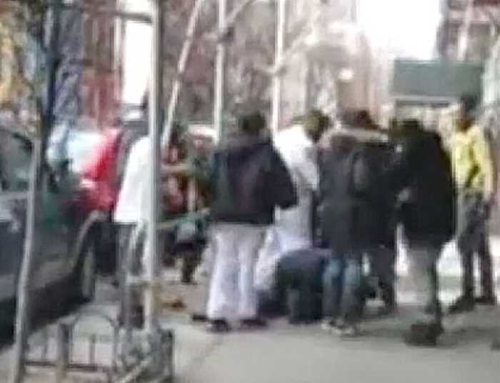 Mob of brutes wanted for pummeling man with fists during East Village robbery 4
