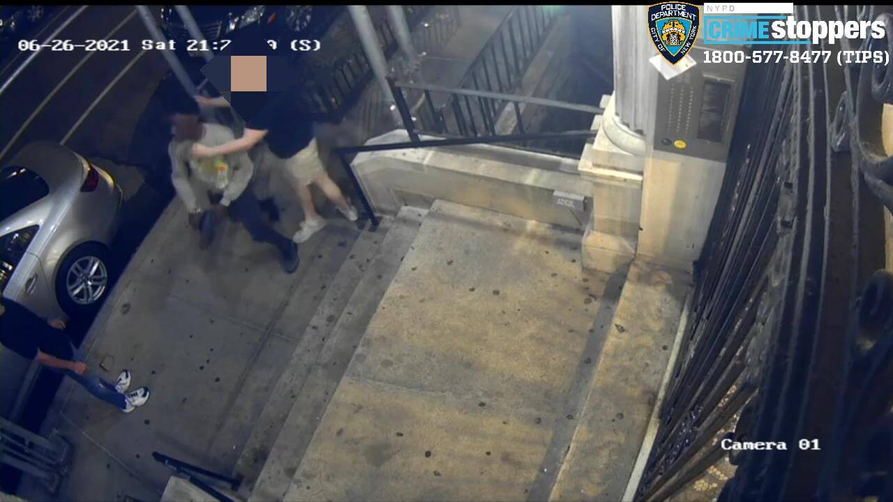Man who injured two women in violent robbery attempt in Chelsea remains at large 4