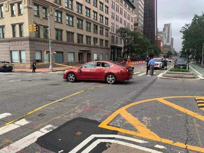 Cyclist in critical condition after Murray Hill crash 3