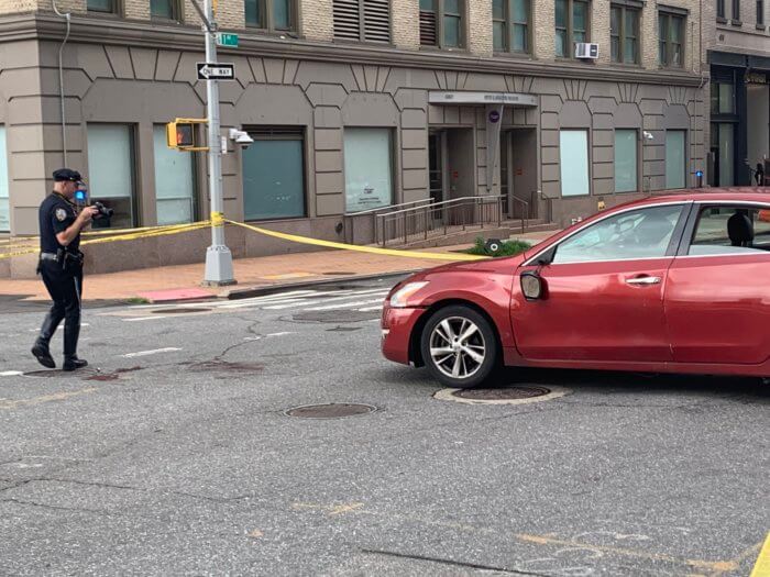 Cyclist in critical condition after Murray Hill crash 3