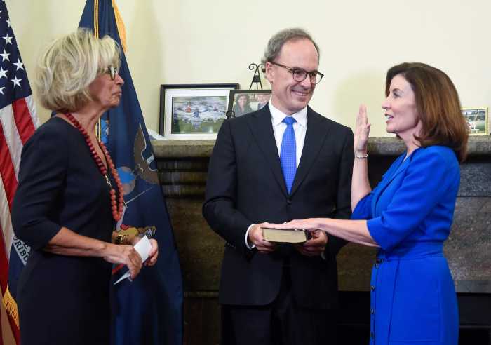 THE NEW GOVERNOR: Hochul takes office at midnight ceremony 3