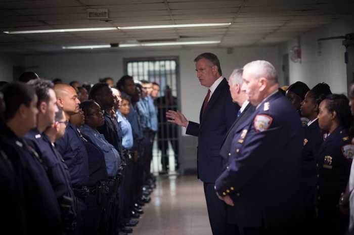 De Blasio pledges to visit chaotic Rikers Island before his term is up 5