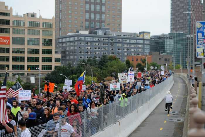 Thousands march across Brooklyn Bridge protesting vax mandate 3