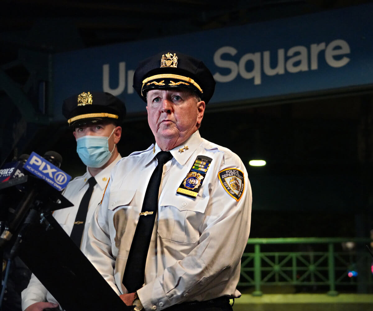 Would-be phone thief shoots man in Union Square, NYPD officers help save life 6